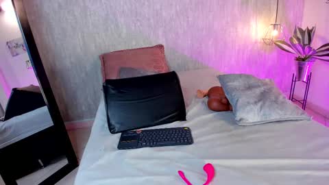 Snapshot of isabella_zc chatting on 02/28/25, 04:20 isabella zc online show from 02/28/25, 04:20