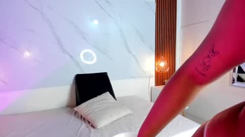 Snapshot of isabella_zc chatting on 10/10/25, 08:08 isabella zc online show from 10/10/25, 08:08