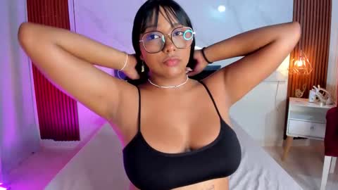 Snapshot of isabella_zc chatting on 11/14/25, 10:29 isabella zc online show from 11/14/25, 10:29