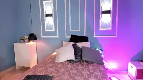 Snapshot of isabella_zc chatting on 06/19/26, 12:20 isabella zc online show from 06/19/26, 12:20