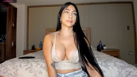 Snapshot of isabellabeker_ chatting on 01/21/25, 07:47 ISABEL online show from 01/21/25, 07:47