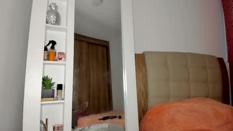 Snapshot of isabellabeker_ chatting on 10/25/25, 08:11 ISABEL online show from 10/25/25, 08:11