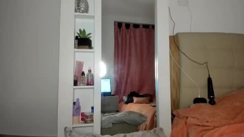 Snapshot of isabellabeker_ chatting on 01/09/26, 07:33 ISABEL online show from 01/09/26, 07:33