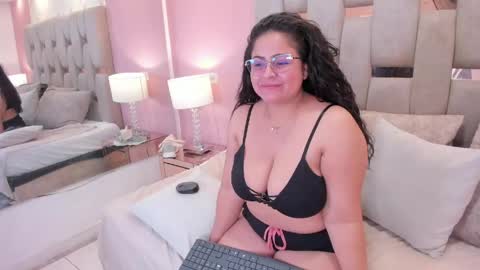 Isabella  online show from 04/30/26, 05:47