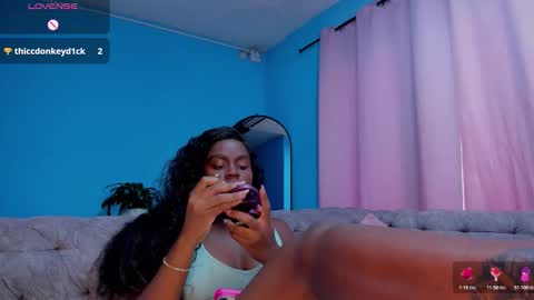 Snapshot of isabellabroms21 chatting on 02/08/26, 09:29 v online show from 02/08/26, 09:29