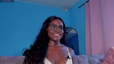 Snapshot of isabellabroms21 chatting on 04/20/26, 10:55 v online show from 04/20/26, 10:55