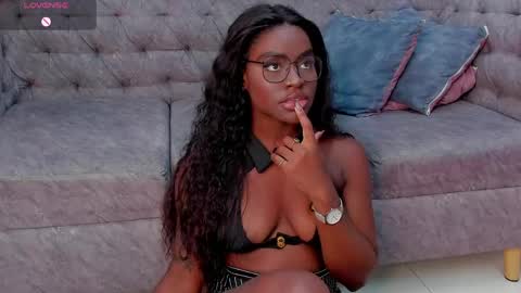 Snapshot of isabellabroms21 chatting on 04/22/26, 04:26 v online show from 04/22/26, 04:26