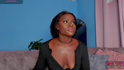 Snapshot of isabellabroms21 chatting on 05/05/26, 03:36 v online show from 05/05/26, 03:36
