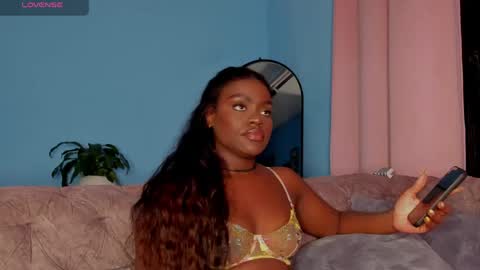 Snapshot of isabellabroms21 chatting on 05/10/26, 02:50 v online show from 05/10/26, 02:50