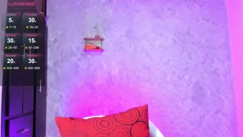 Instagram soybella01  online show from 11/16/25, 06:02