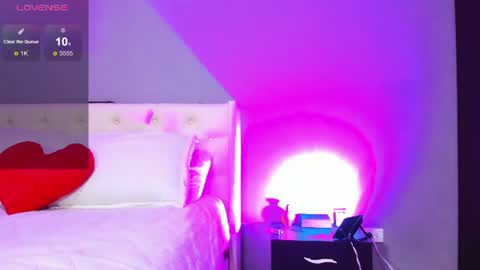 Instagram soybella01  online show from 06/18/26, 05:06