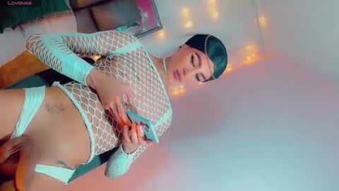 isabellagirs online show from 12/20/25, 08:49