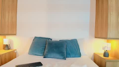 Isabella  online show from 10/17/25, 01:46