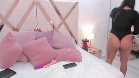 Isabella  online show from 06/25/26, 04:34