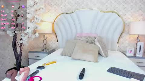 Isabella  online show from 11/11/25, 01:55