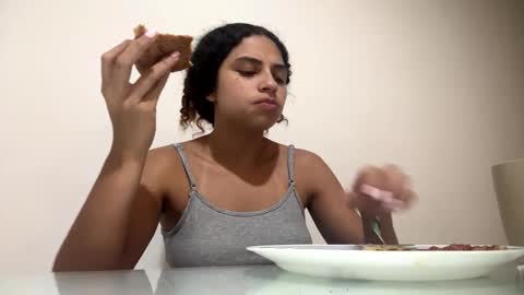 Isabella.. back again  online show from 09/20/25, 02:01