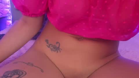 Snapshot of isabellamoons chatting on 03/06/25, 01:58 Isabella anal squirt latina colombian paisa online show from 03/06/25, 01:58