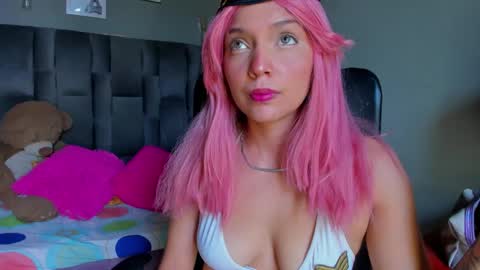 Snapshot of isabellamoons chatting on 09/24/25, 09:07 Isabella anal squirt latina colombian paisa online show from 09/24/25, 09:07