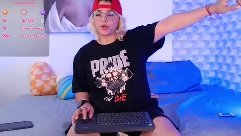 Isabella Mout  online show from 12/17/24, 11:16