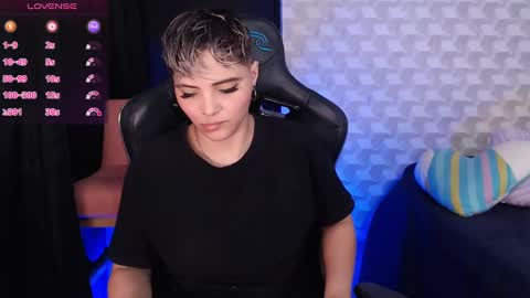 Isabella Mout  online show from 02/02/25, 06:10