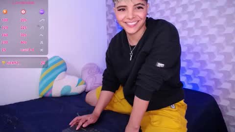 Isabella Mout  online show from 02/07/25, 12:20