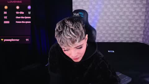 Isabella Mout  online show from 02/14/25, 10:14