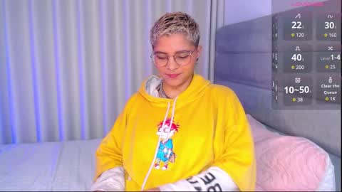 Isabella Mout  online show from 11/20/25, 12:44