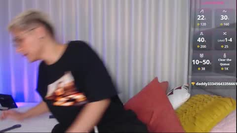 Isabella Mout  online show from 11/22/25, 03:33