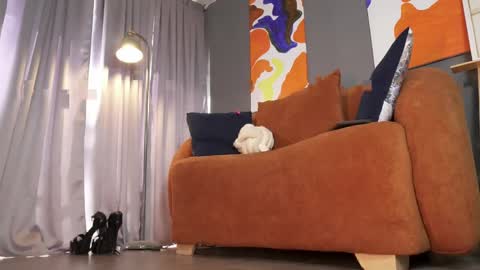 Help me with your follow independent model isabela online show from 05/05/26, 08:28