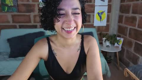 Isabela Paz online show from 05/05/26, 12:57