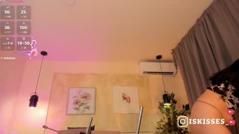 Snapshot of isabellasweet__ chatting on 05/06/26, 04:08 online show from 05/06/26, 04:08