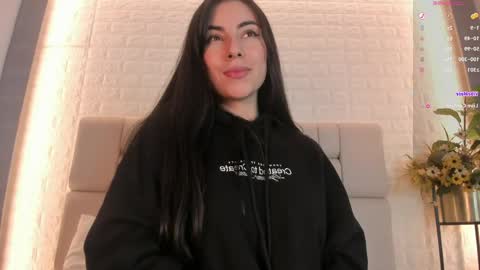 Snapshot of isabellasweet__ chatting on 05/08/26, 03:50 online show from 05/08/26, 03:50
