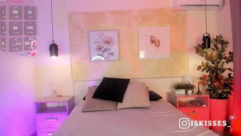 Snapshot of isabellasweet__ chatting on 05/26/26, 03:57 online show from 05/26/26, 03:57