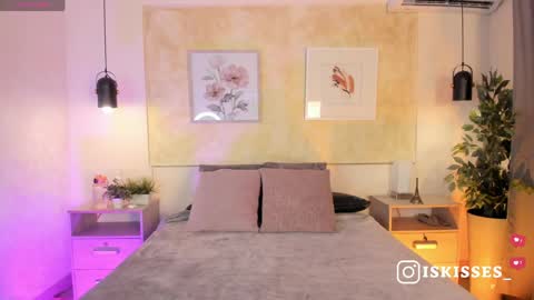 Snapshot of isabellasweet__ chatting on 06/03/26, 03:31 online show from 06/03/26, 03:31
