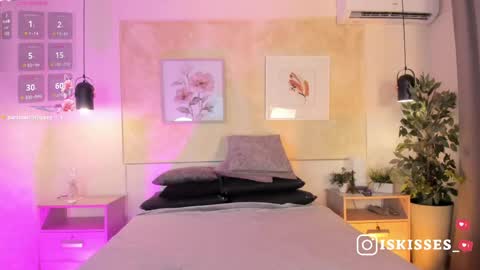 Snapshot of isabellasweet__ chatting on 06/06/26, 04:17 online show from 06/06/26, 04:17