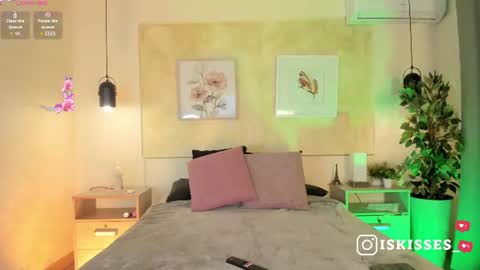 Snapshot of isabellasweet__ chatting on 06/10/26, 03:50 online show from 06/10/26, 03:50