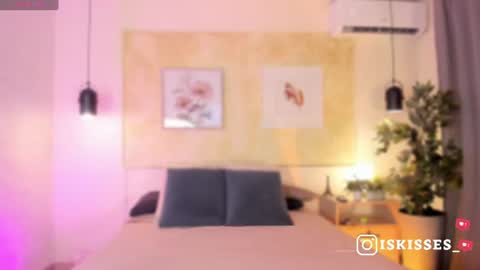 Snapshot of isabellasweet__ chatting on 06/23/26, 03:48 online show from 06/23/26, 03:48
