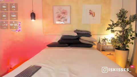 Snapshot of isabellasweet__ chatting on 06/26/26, 04:06 online show from 06/26/26, 04:06