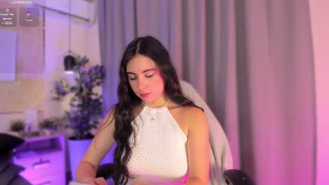 Snapshot of isabellasweet__ chatting on 07/14/26, 03:44 online show from 07/14/26, 03:44