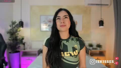 Snapshot of isabellasweet__ chatting on 07/17/26, 04:08 online show from 07/17/26, 04:08