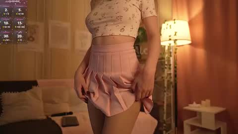 Snapshot of isabellatorrance chatting on 09/22/25, 04:14 Bella online show from 09/22/25, 04:14