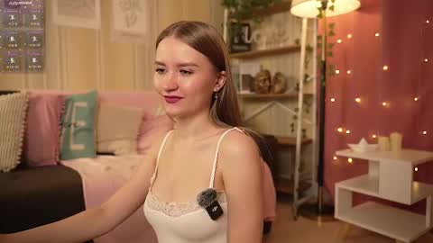 Snapshot of isabellatorrance chatting on 10/06/25, 04:32 Bella online show from 10/06/25, 04:32