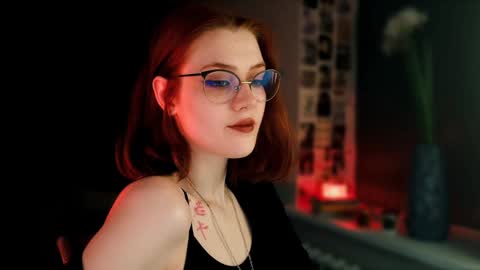 Snapshot of isabelle_stern chatting on 02/04/25, 03:47 Madame Isabelle online show from 02/04/25, 03:47