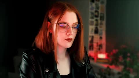 Snapshot of isabelle_stern chatting on 02/07/25, 04:03 Madame Isabelle online show from 02/07/25, 04:03