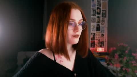 Snapshot of isabelle_stern chatting on 02/17/25, 04:15 Madame Isabelle online show from 02/17/25, 04:15