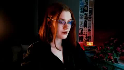 Snapshot of isabelle_stern chatting on 02/20/25, 04:57 Madame Isabelle online show from 02/20/25, 04:57