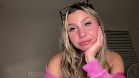 isabellekinsley online show from 12/10/24, 03:52