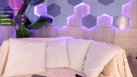 Snapshot of isabellestorm chatting on 06/15/26, 03:53 online show from 06/15/26, 03:53
