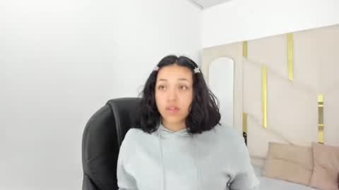 Snapshot of isabellrodriguez18 chatting on 09/19/25, 02:35 isabellrodriguez18 online show from 09/19/25, 02:35