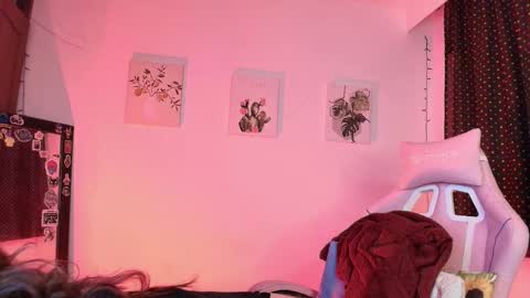 Isabella Ferrer online show from 12/04/25, 04:22